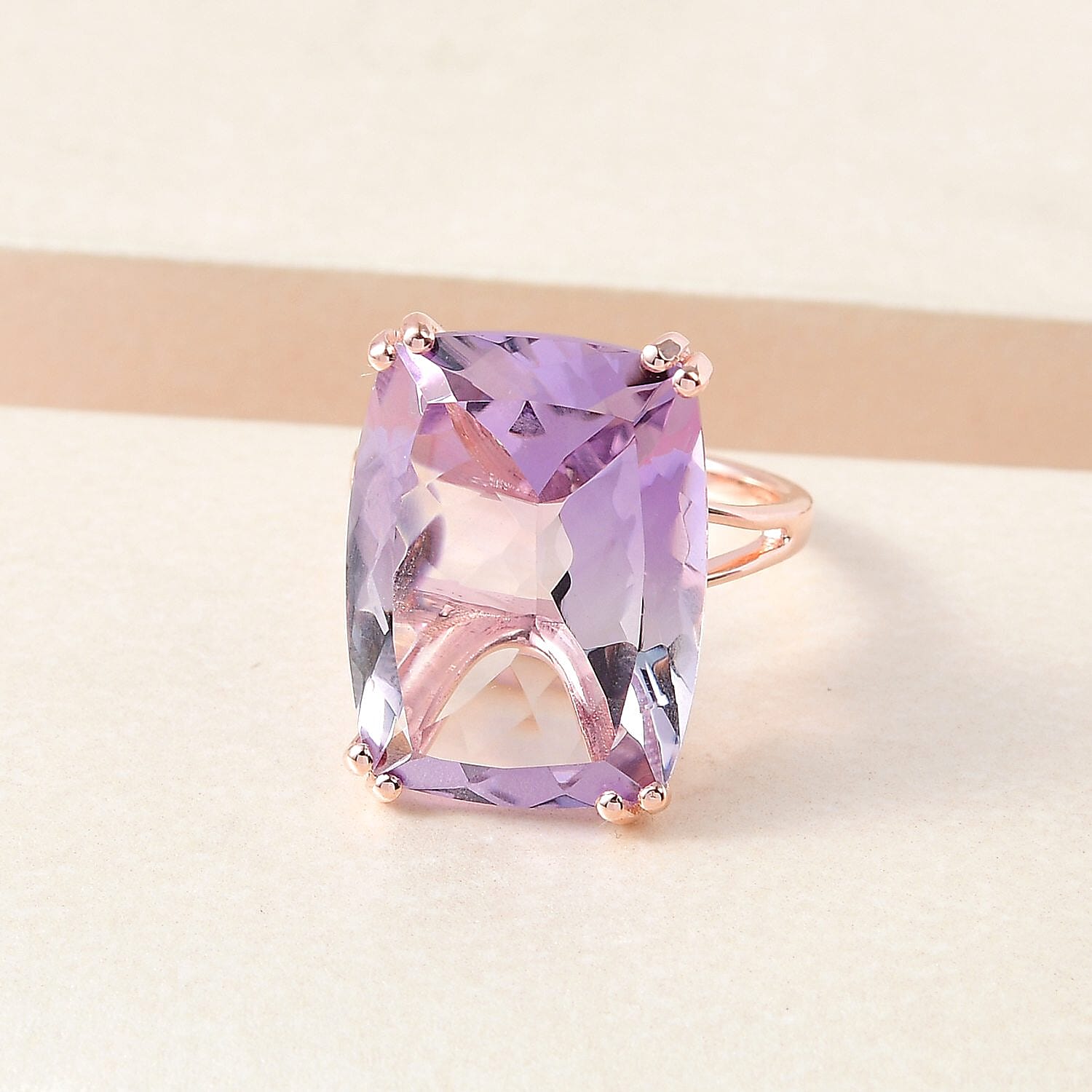 Cushion / 10 - Product card gallery slide 2 (10144732676379)