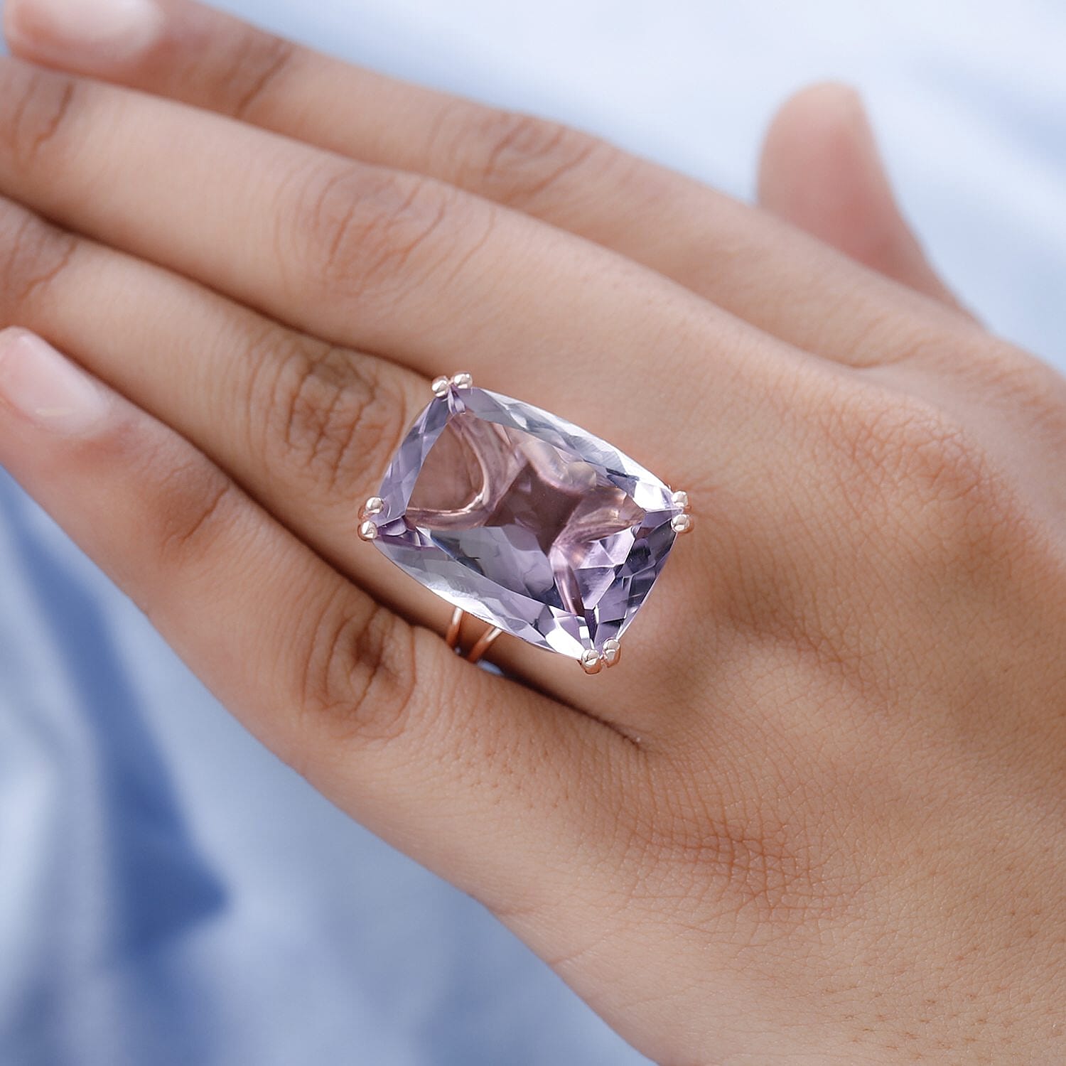 Cushion / 10 - Product card gallery slide 3 (10144732676379)