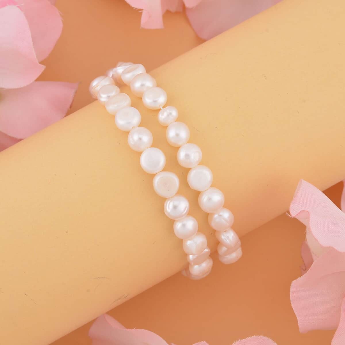 White Freshwater Pearl Bracelet in Silvertone (7.50 In) image number 1