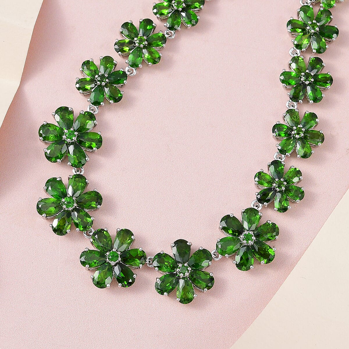 Chrome Diopside Floral Necklace 18 Inches in Platinum Over Sterling Silver 29.85 ctw image number 1