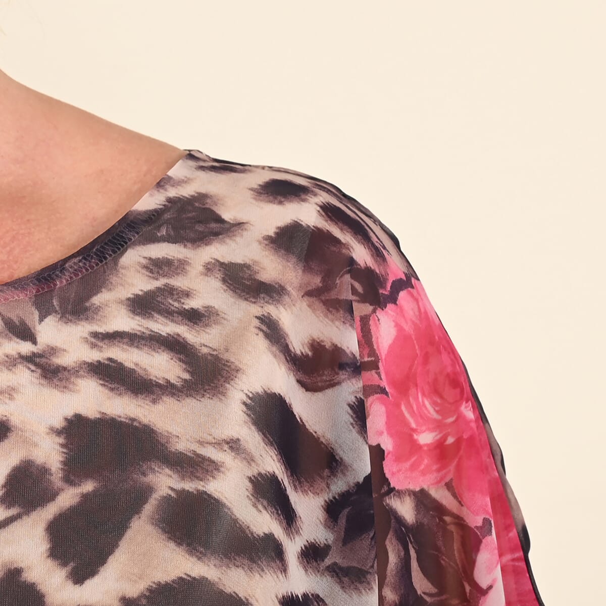 Tamsy Tan Leopard and Pink Floral Pattern Blouse - M image number 3