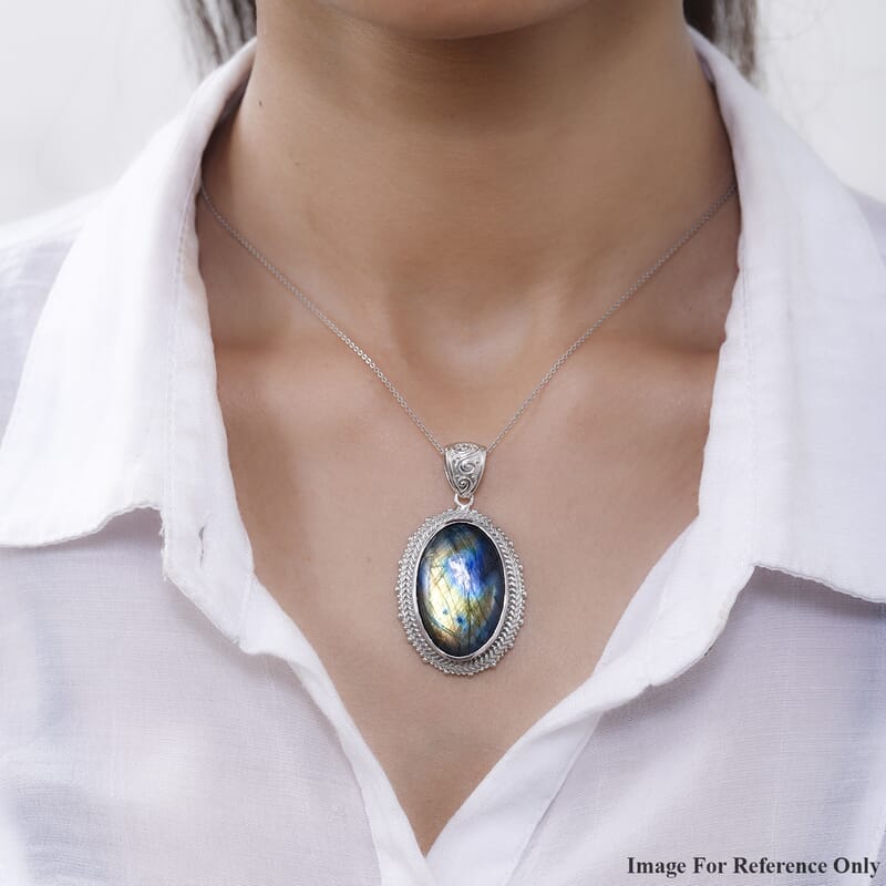 Malagasy Labradorite Solitaire Pendant in Platinum Over Copper with Magnet 37.90 ctw