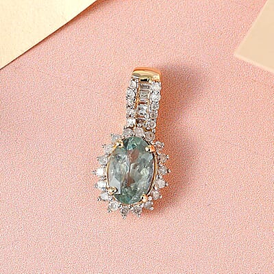 Luxoro AAA Narsipatnam Alexandrite and Diamond 1.50 ctw Pendant without Chain in 10K Yellow Gold