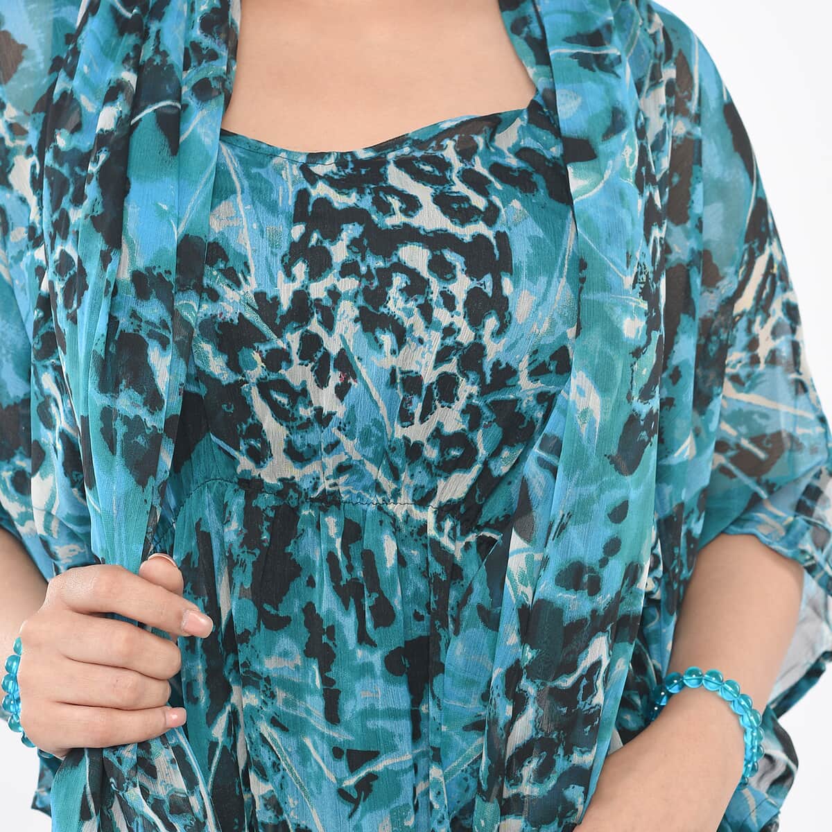 Tamsy Black and Teal Leopard Print Poly Chiffon Kaftan with Scarf and 2pcs Matching Glass Beaded Stretch Bracelet image number 6