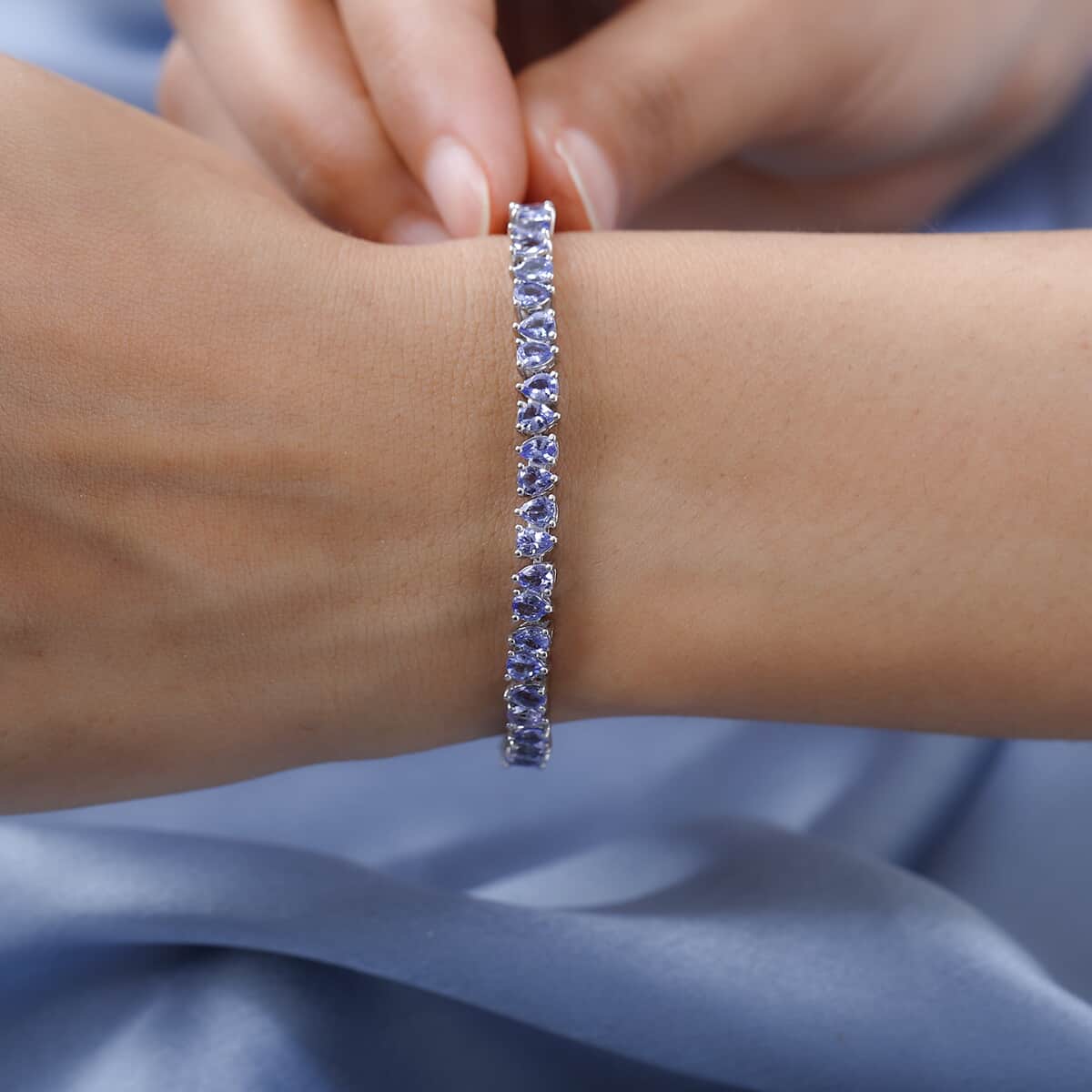 TLV Tanzanite Tennis Bracelet in Platinum Over Sterling Silver (6.50 In) (9.60 g) 7.40 ctw image number 2