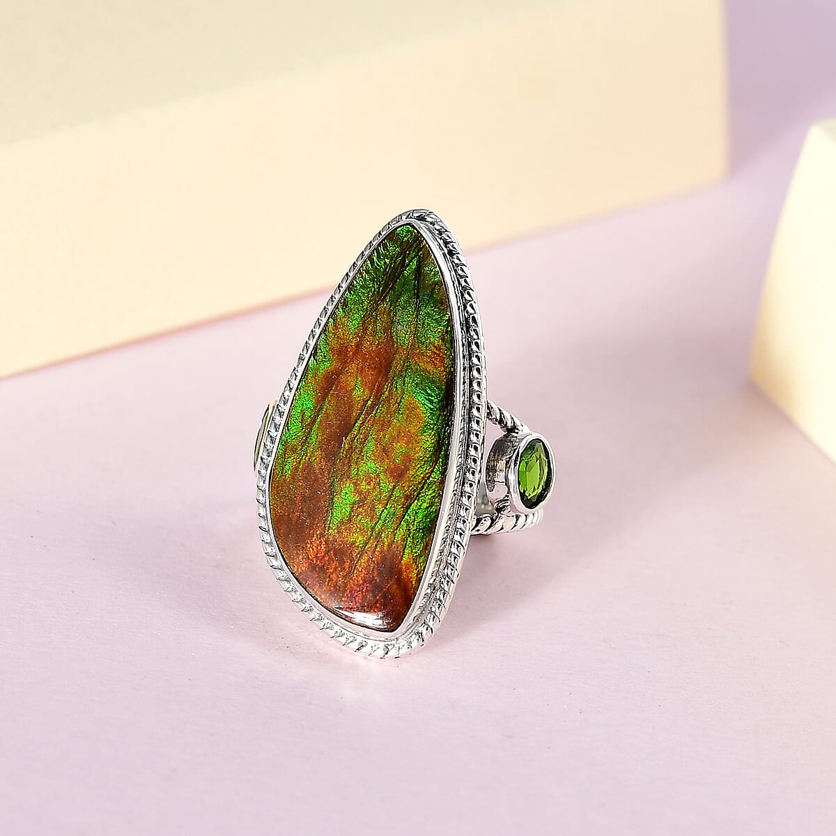Artisan Crafted Canadian Ammolite and Chrome Diopside Ring in Sterling Silver (Size 6.0) 0.50 ctw image number 1