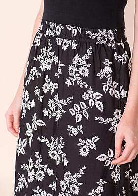 Tamsy Black Floral Print Staple Skirt - L
