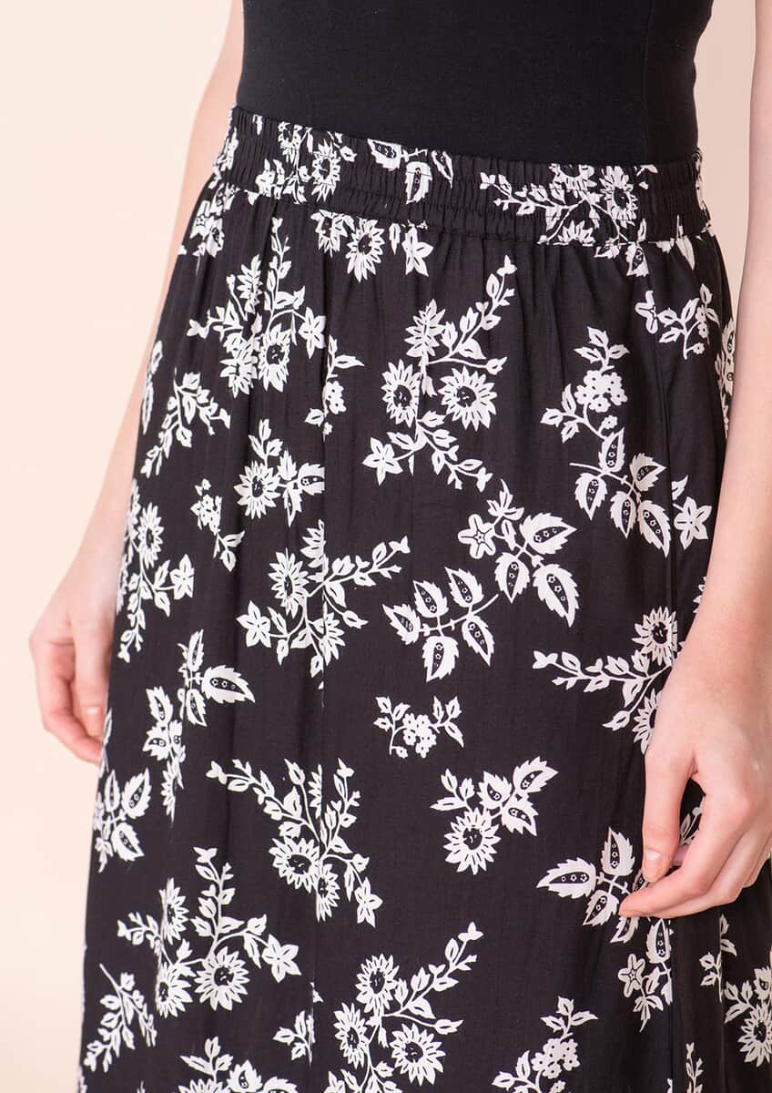 Tamsy Black Floral Print Staple Skirt - L image number 5