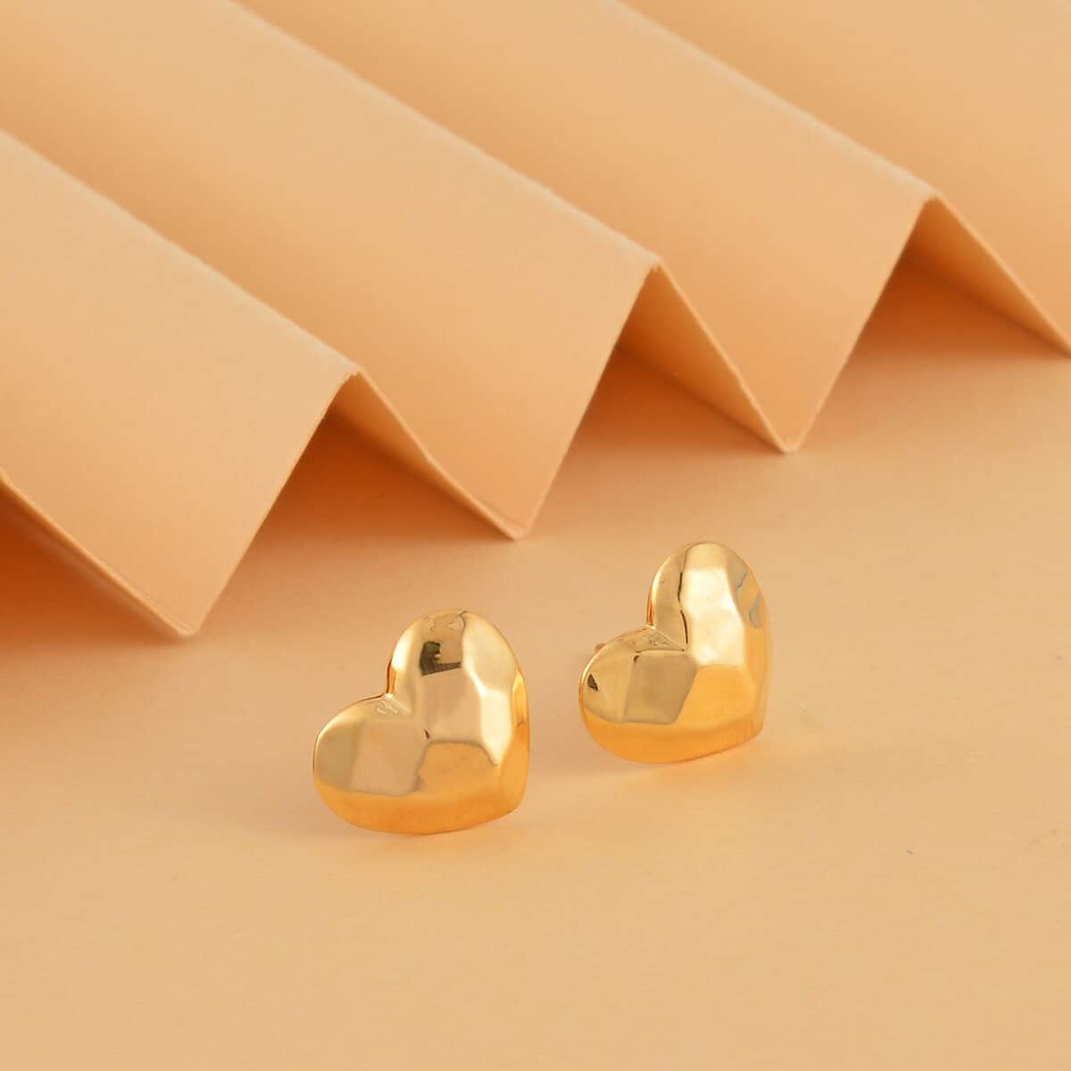 18K Yellow Gold Heart Stud Earrings 0.60 Grams image number 1