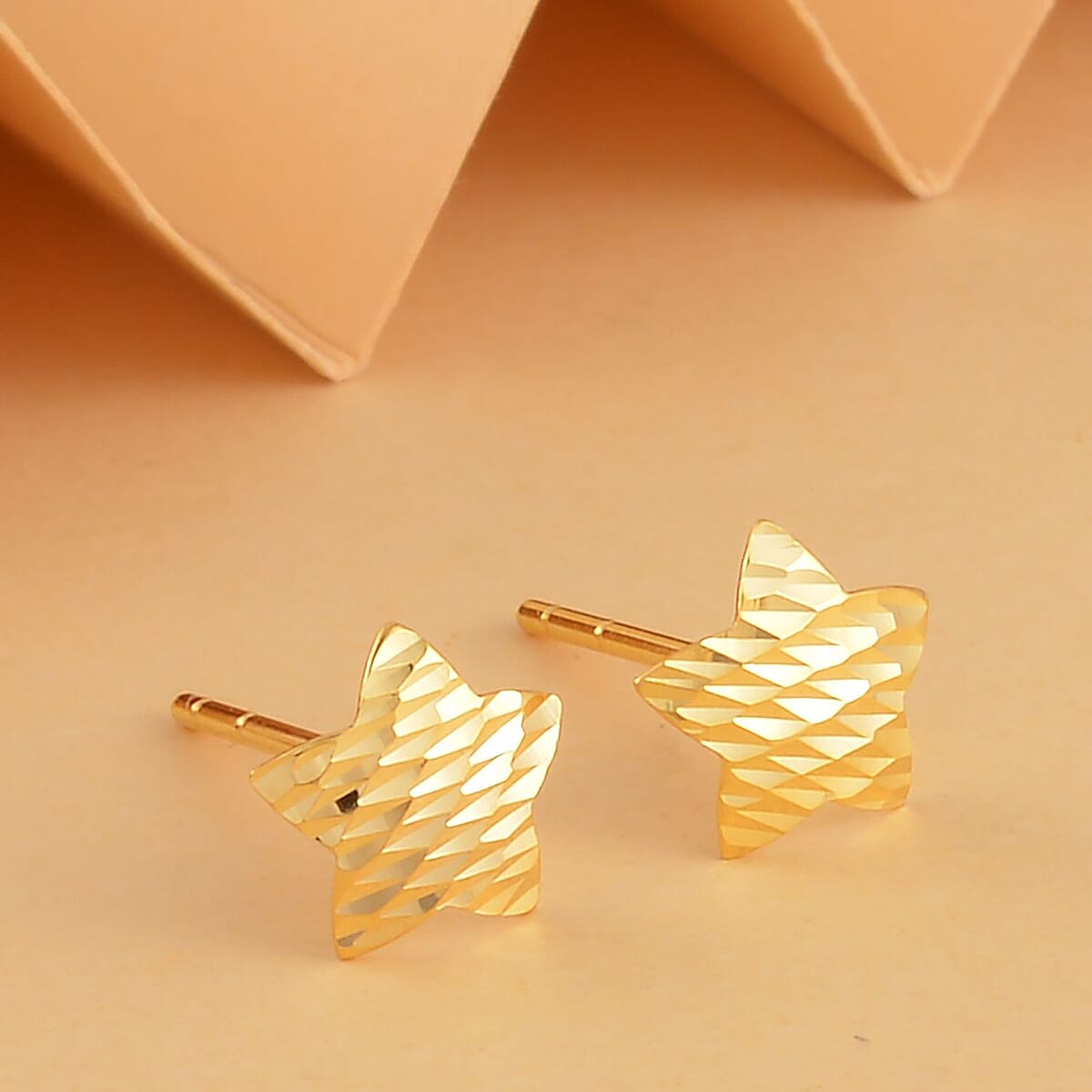 Buy 18K Yellow Gold Diamondcut Star Stud Earrings 0.35 Grams at ShopLC.