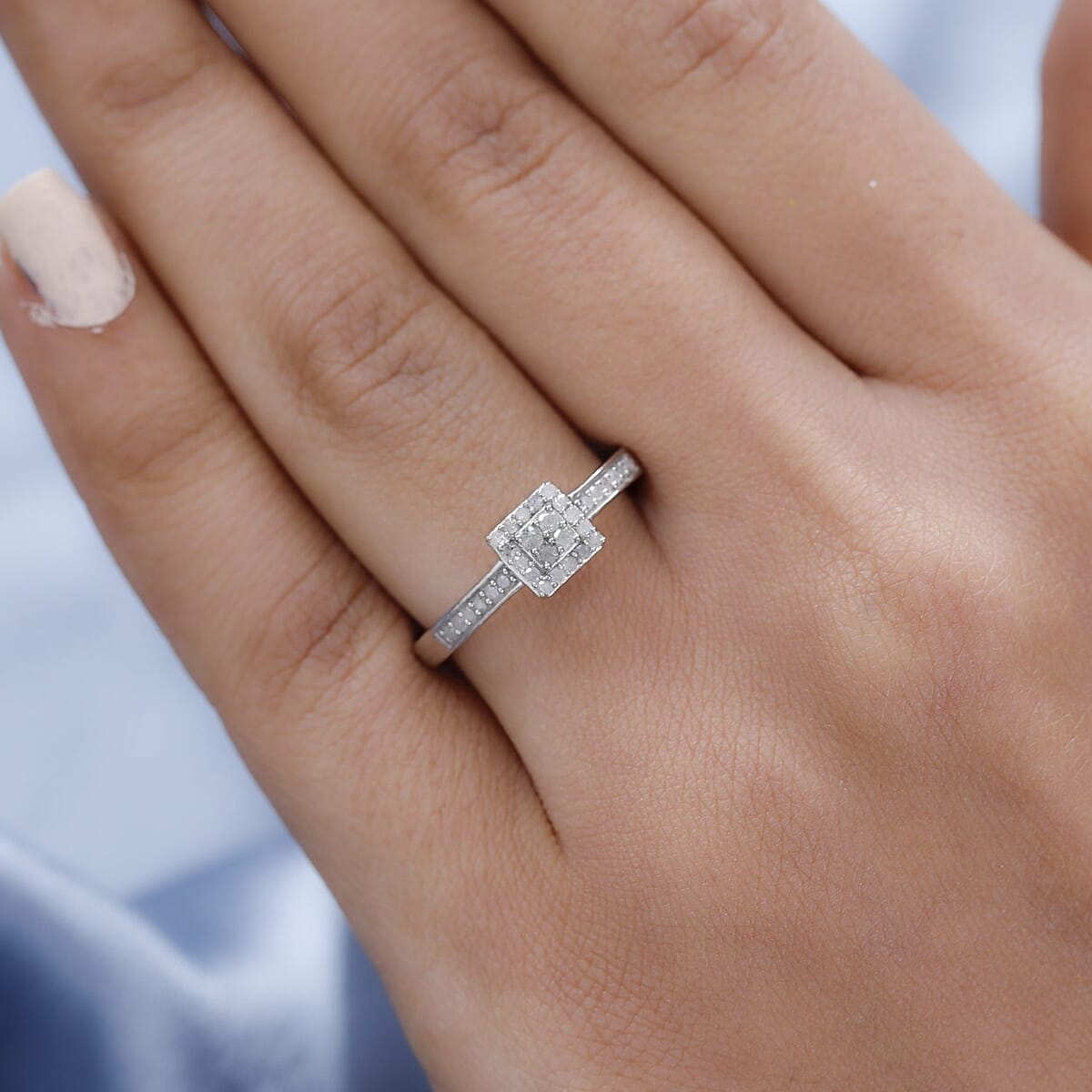 Diamond Cluster Ring in Platinum Over Sterling Silver 0.25 ctw image number 2