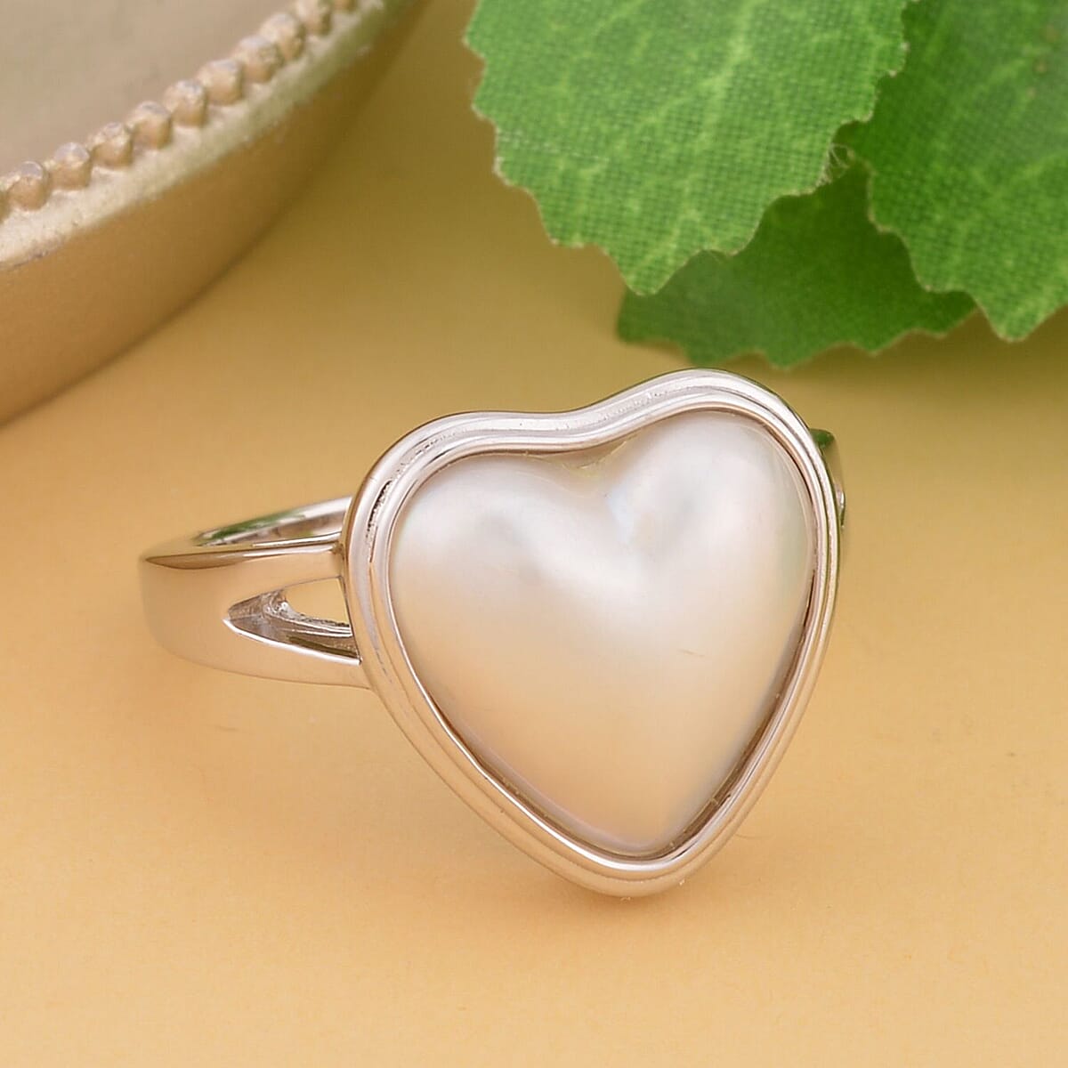 White Mabe Pearl Solitaire Heart Ring in Rhodium Over Sterling Silver (Size 10.0) image number 1