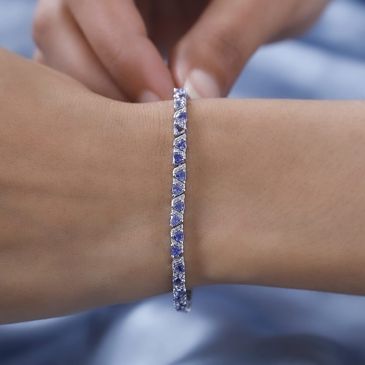 Tanzanite and Natural White Zircon Tennis Bracelet in Platinum Over Sterling Silver (6.50 In) 5.75 ctw image number 2
