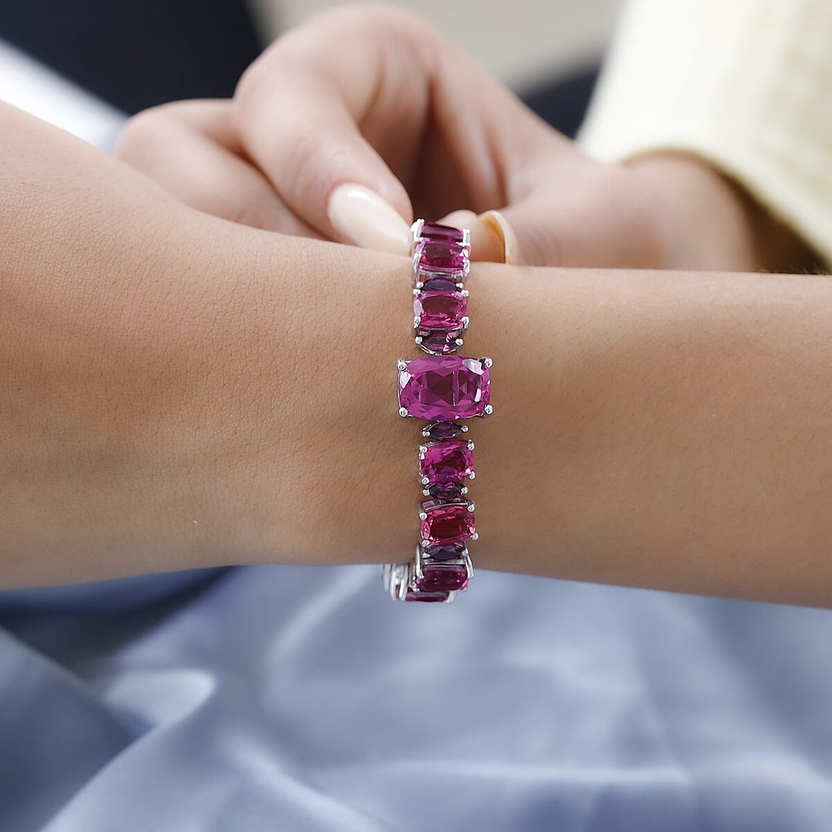 Radiant Orchid Quartz (Triplet) and Orissa Rhodolite Garnet Bracelet in Platinum Over Sterling Silver (7.25 In) 43.50 ctw image number 2