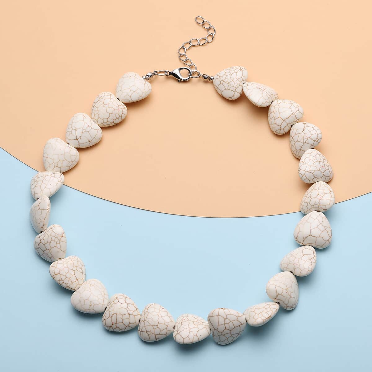 Freshened White Howlite Heart Beaded Necklace 18 Inches in Silvertone 413.00 ctw image number 1