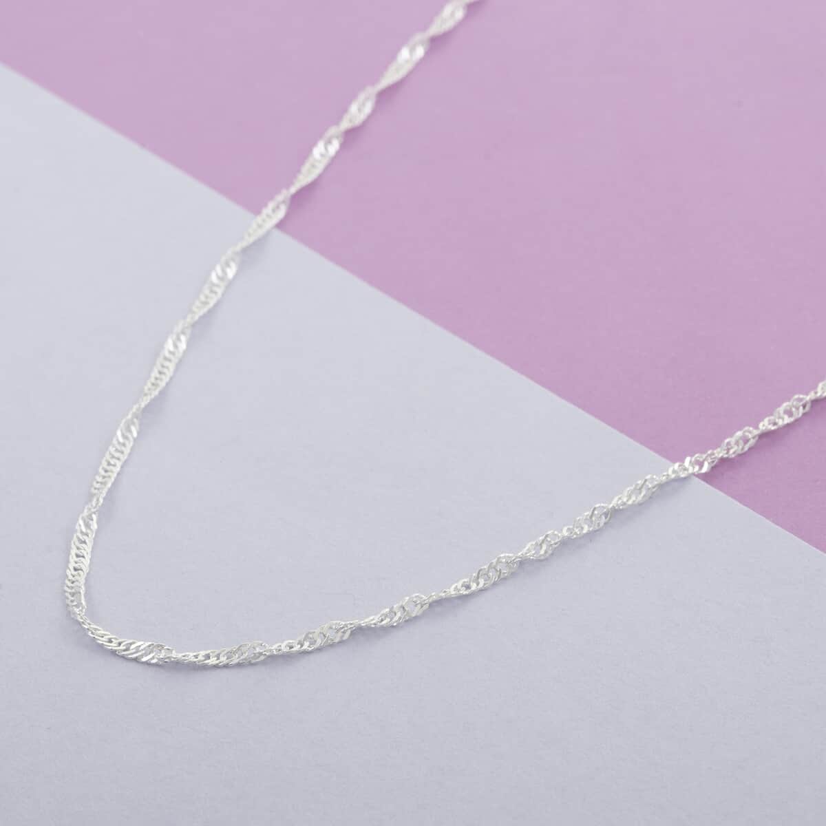 Italian Sterling Silver 1.5mm Singapore Chain Necklace 24 Inches 2.10 Grams image number 1