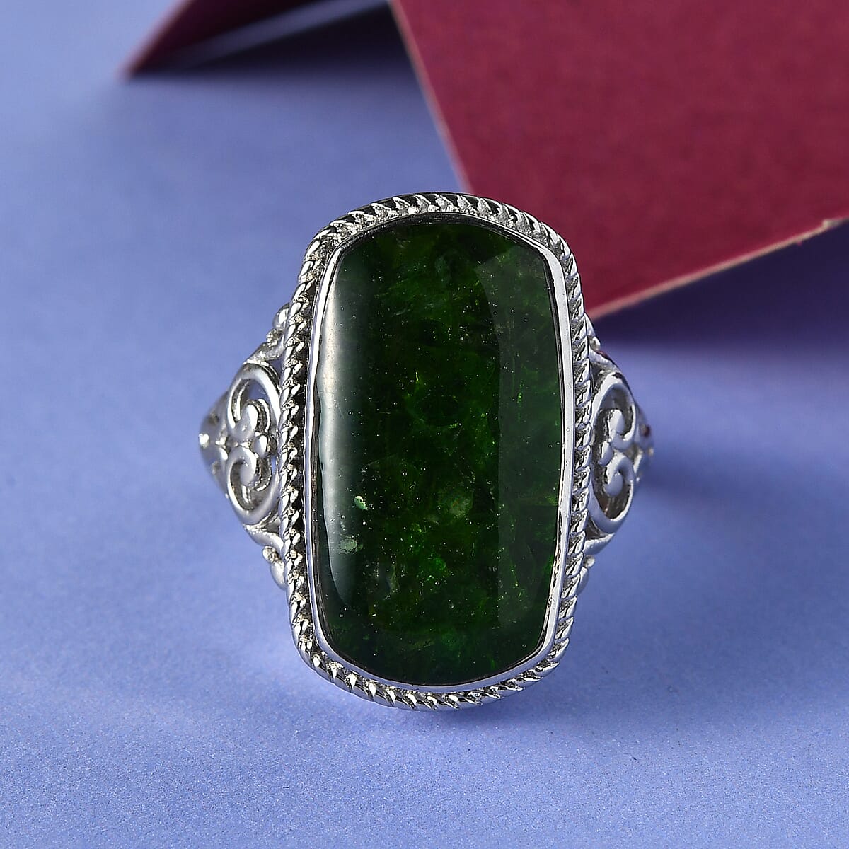 Natural Chrome Diopside Solitaire Ring in Platinum Over Copper with Magnet 8.00 ctw image number 1