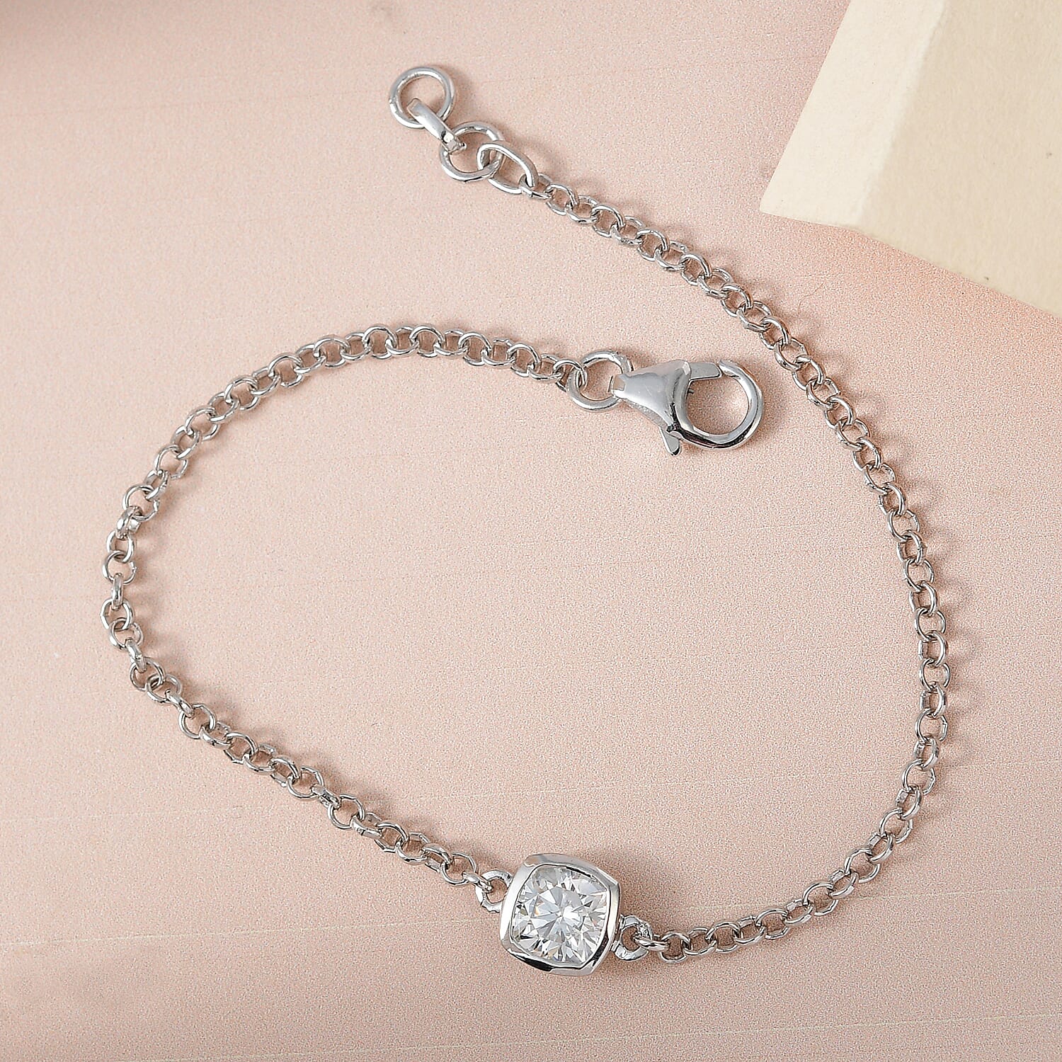 Cushion - Product card gallery slide 2 (10144778879259)