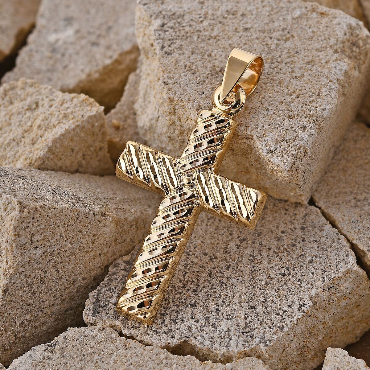 10K Yellow Gold Diamond-Cut Cross Pendant 1.3 g image number 1