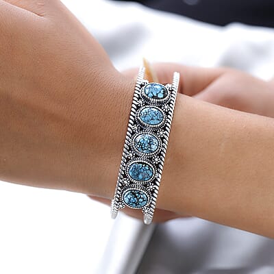 Artisan Crafted Blue Moon Turquoise Cuff Bracelet in Sterling Silver (7.25 In) 15.00 ctw