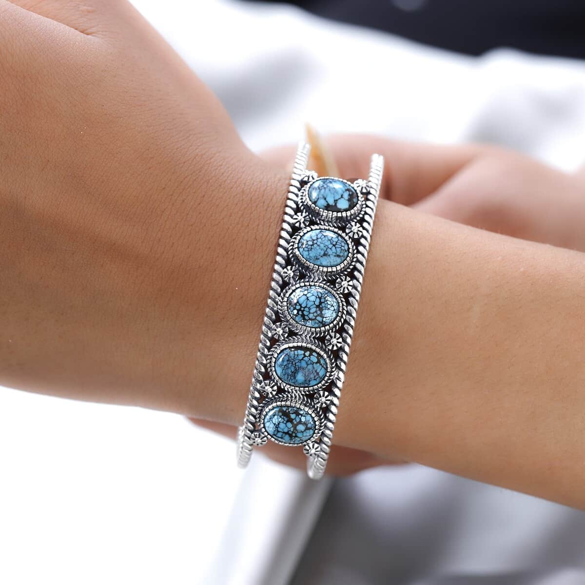 Artisan Crafted Blue Moon Turquoise Cuff Bracelet in Sterling Silver (7.25 In) 15.00 ctw image number 2