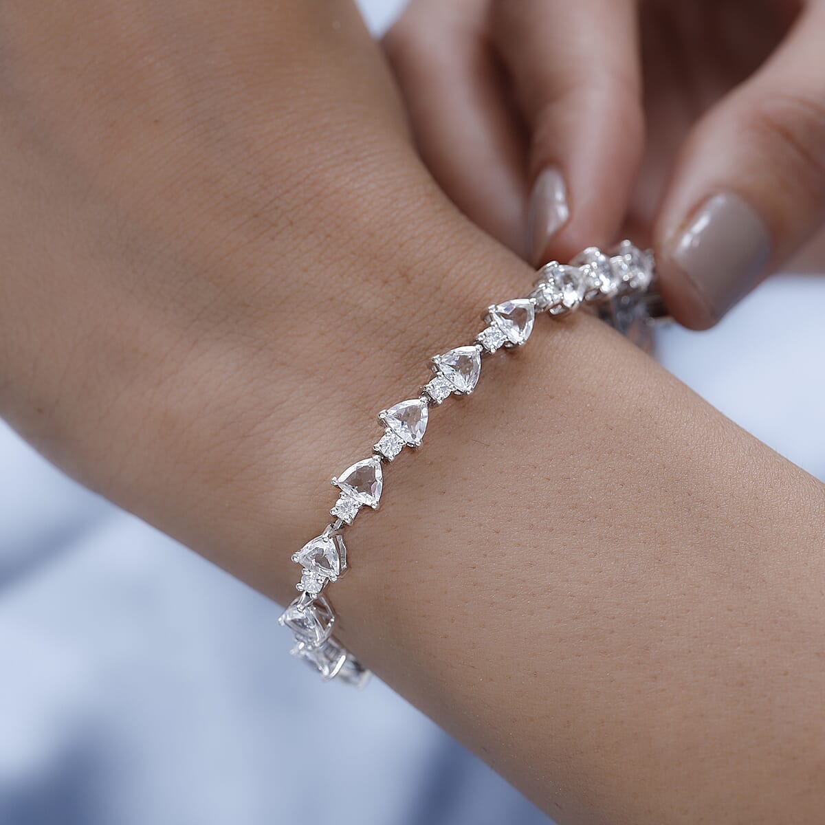 TLV Mexican Hyalite Opal, Moissanite Bracelet in Platinum Over Sterling Silver (7.25 In) with Free UV Torch 9.00 ctw image number 2