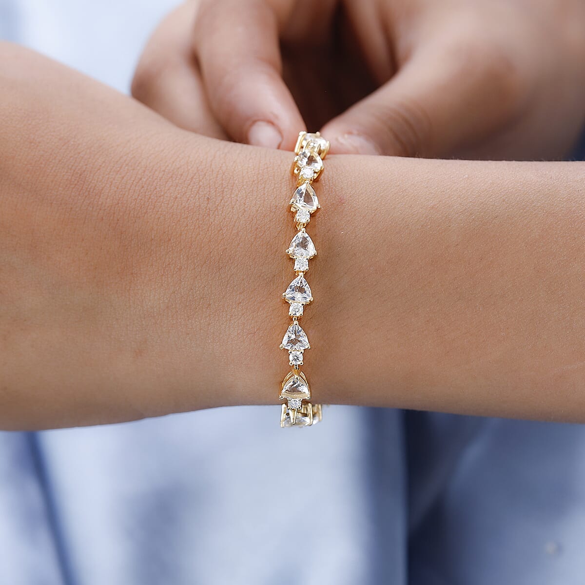Mexican Hyalite Opal and Moissanite Bracelet in Vermeil Yellow Gold Over Sterling Silver (8.00 In) with Free UV Flash Light 8.65 ctw image number 2