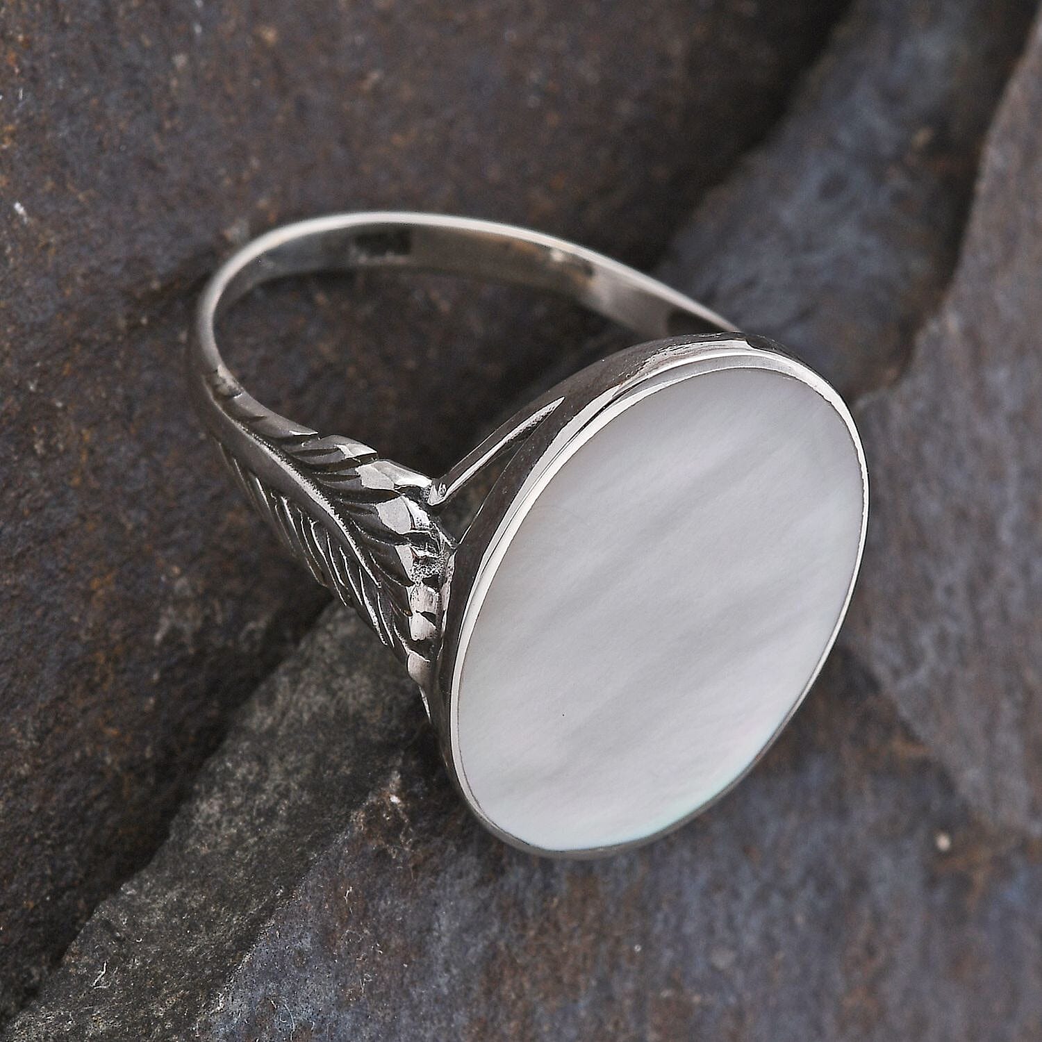 Mother Of Pearl Solitaire Ring in Sterling Silver (Size 8.0)