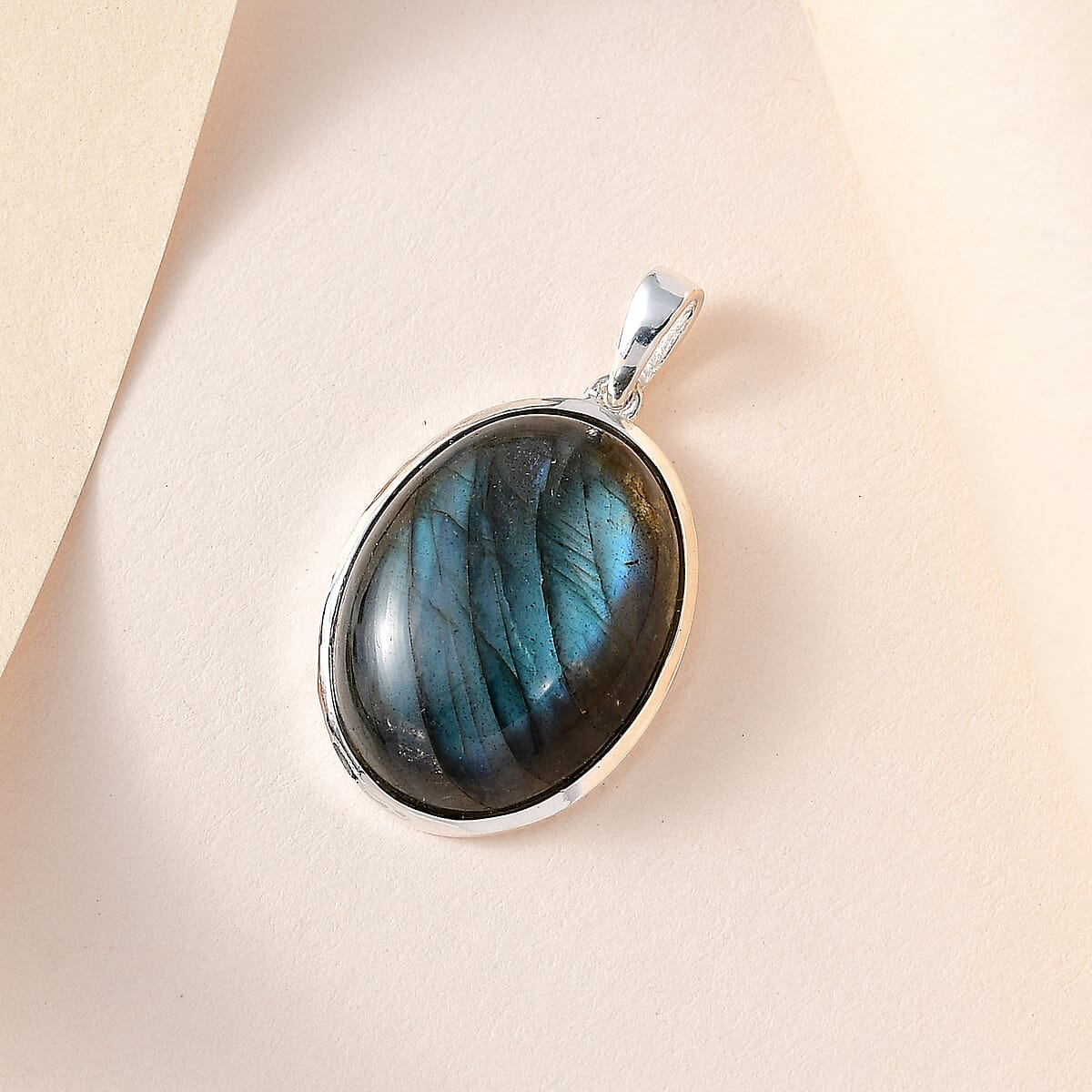 Malagasy Labradorite Solitaire Pendant in Sterling Silver 16.85 ctw image number 1