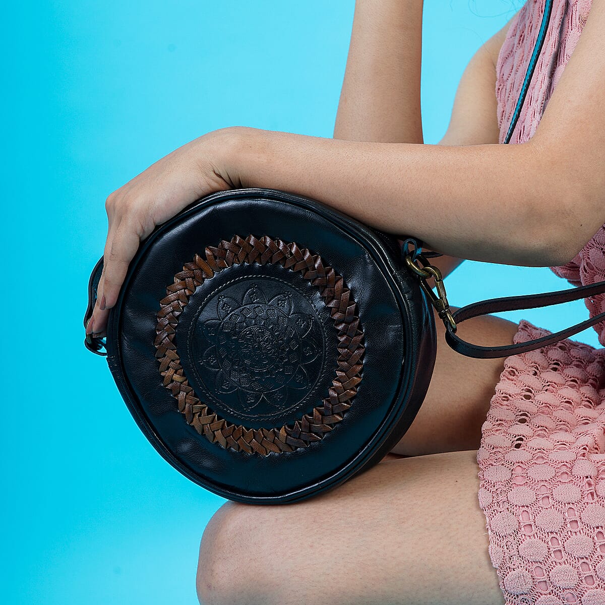 Black Genuine Leather Weaving Round Crossbody Bag image number 1