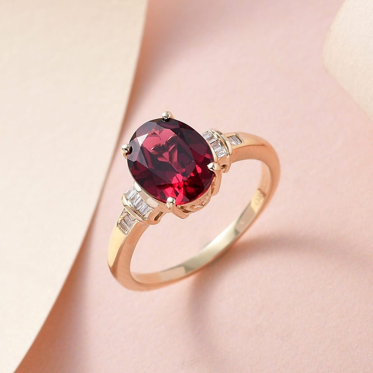 LUXORO 10K Yellow Gold Premium Natural Tanzanian Wine Garnet, Diamond Ring (Size 10.0) (2.50 g) 3.00 ctw image number 1