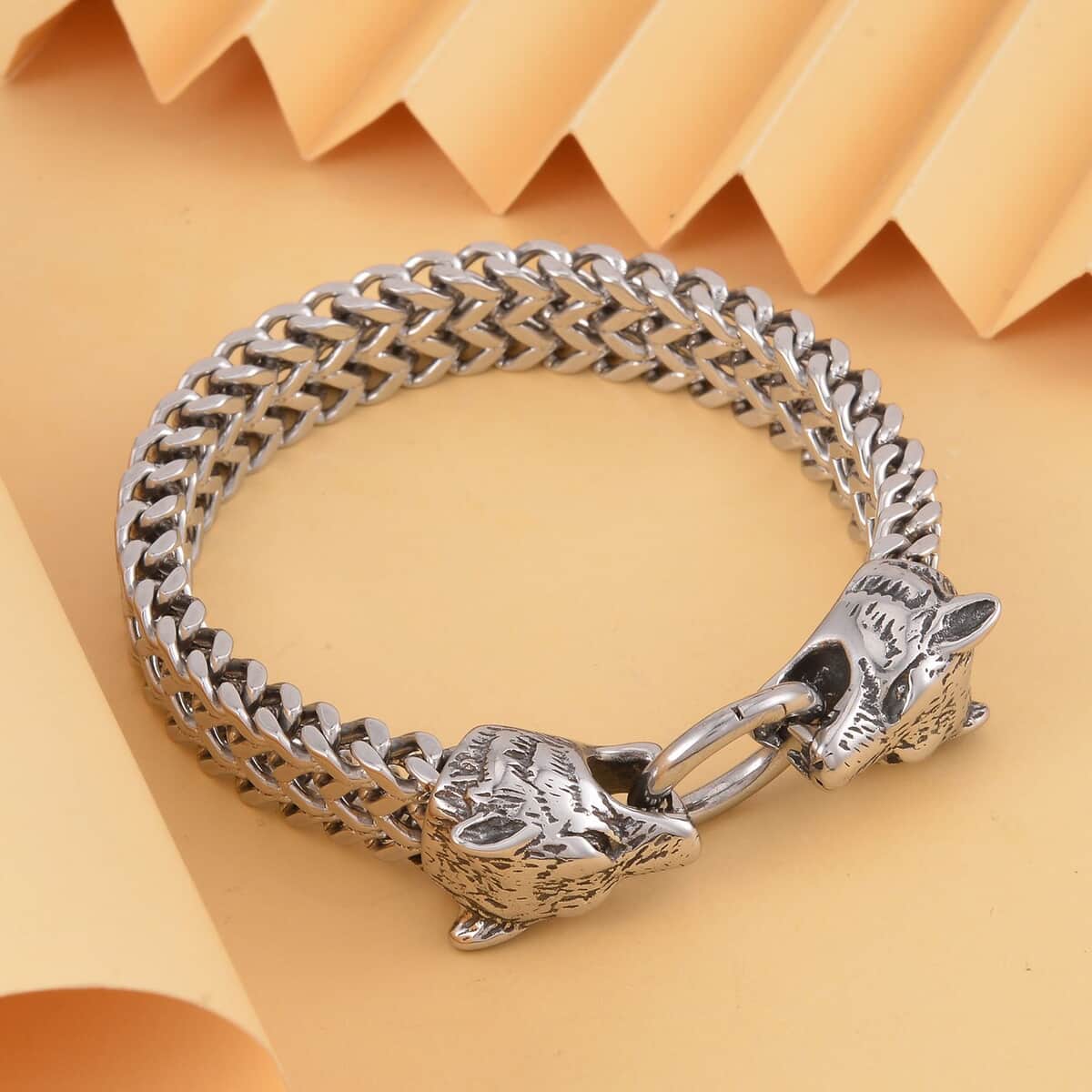 Wolf Head Franco Chain Bracelet in Stainless Steel (8.50 In) image number 1