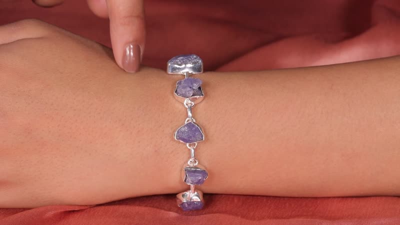 rtisan Crafted Rough Cut Tanzanite Toggle Clasp Bracelet in Sterling Silver (7.25 In) 10 Grams 30.00 ctw