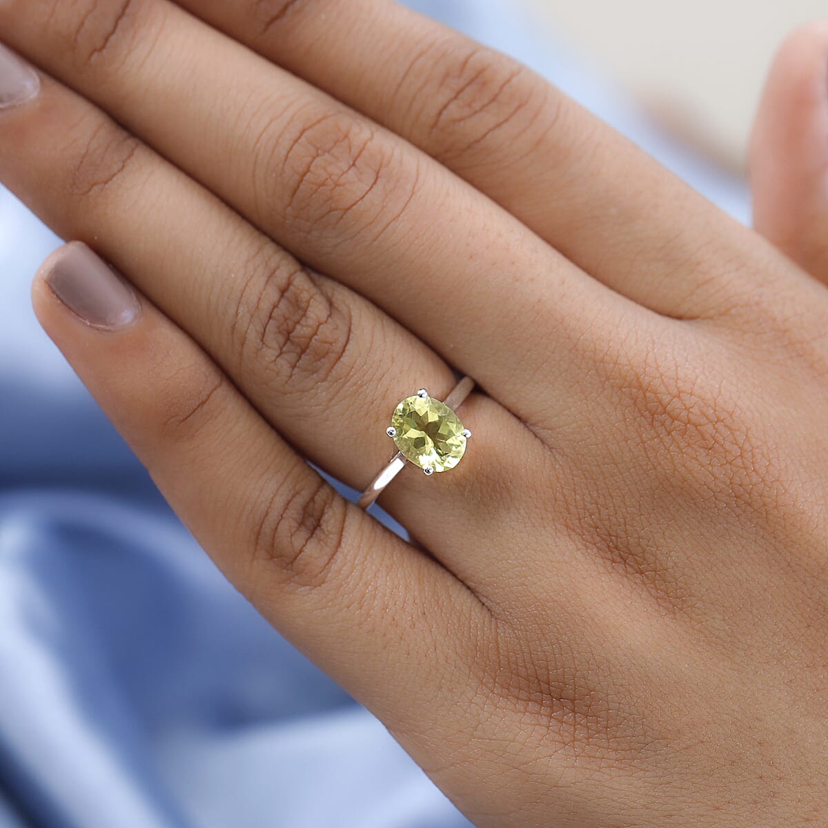 Brazilian Green Gold Quartz Solitaire Ring in Sterling Silver (Size 9.0) 1.65 ctw image number 2