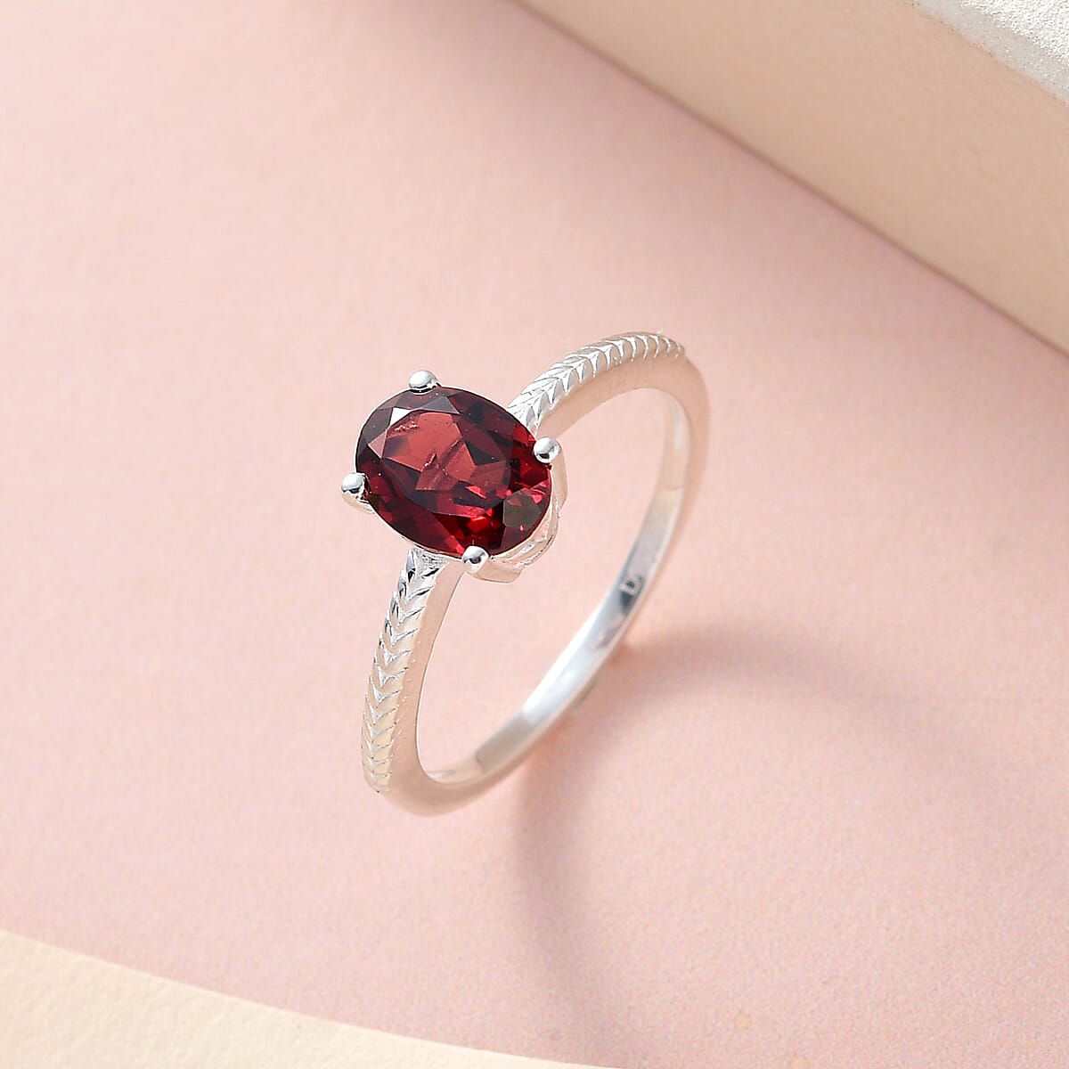 Mozambique Garnet Solitaire Ring in Sterling Silver (Size 9.0) 1.40 ctw image number 1