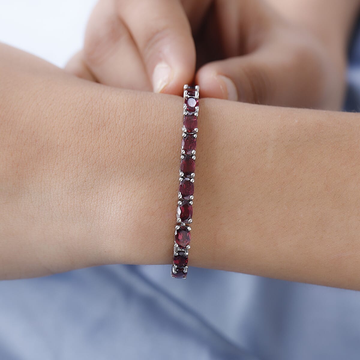 Orissa Rhodolite Garnet Tennis Bracelet in Platinum Over Sterling Silver (6.50 In) 15.00 ctw image number 2