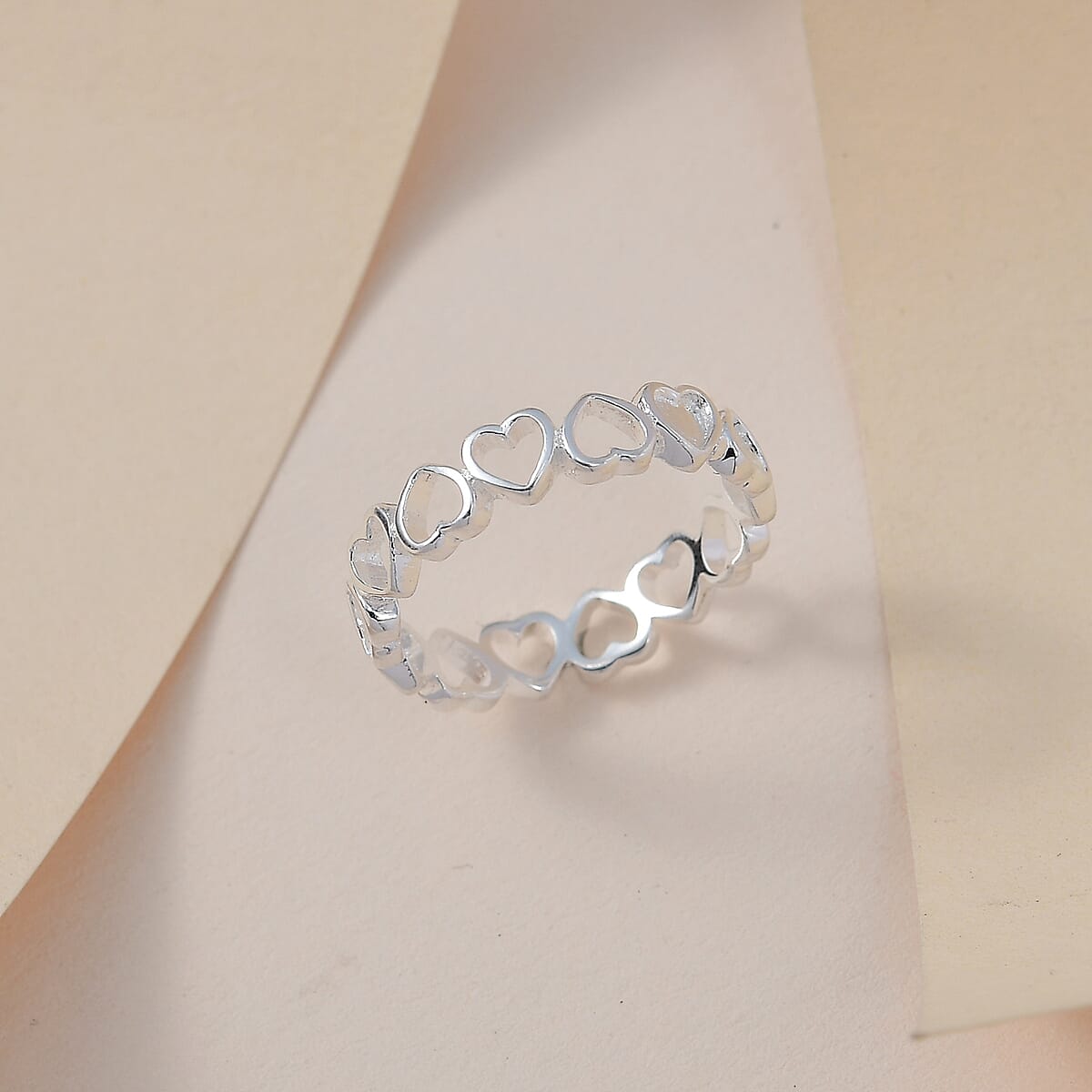 Sterling Silver Heart Band Ring (Size 5.0) 1.40 Grams image number 1
