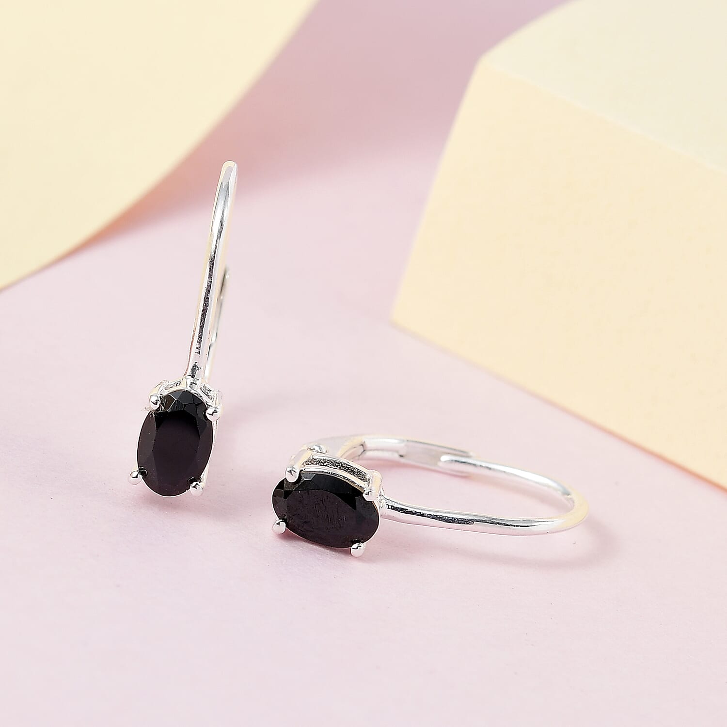 Mozambique Garnet Lever Back Earrings in Sterling Silver 0.85 ctw