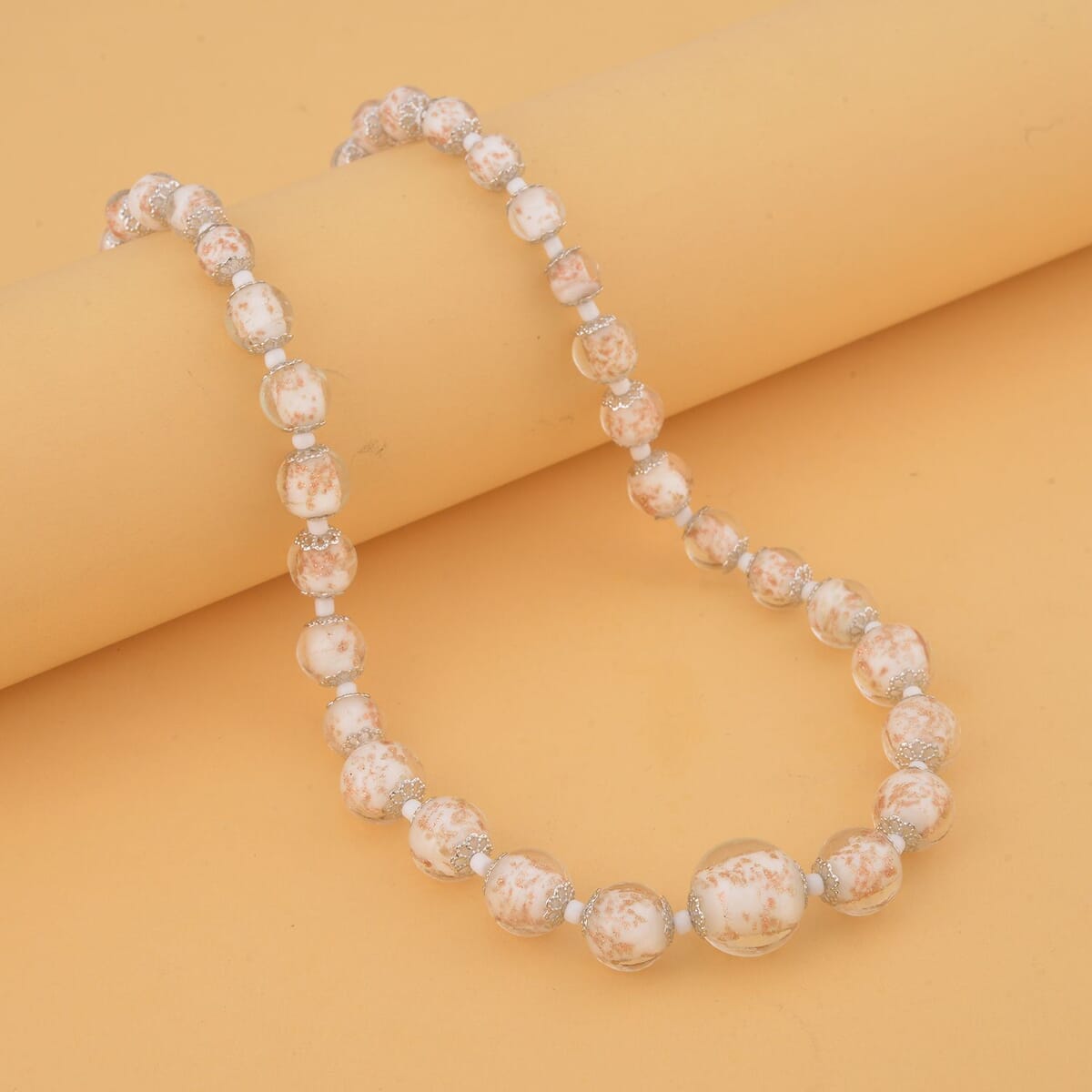 White Glass Beaded Necklace in Silvertone 20-22 Inches image number 1