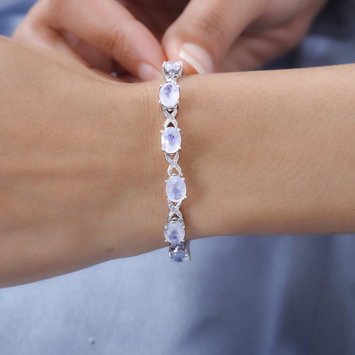 Premium Rainbow Moonstone and White Zircon Bracelet in Platinum Over Sterling Silver (7.25 In) 18.15 ctw image number 2