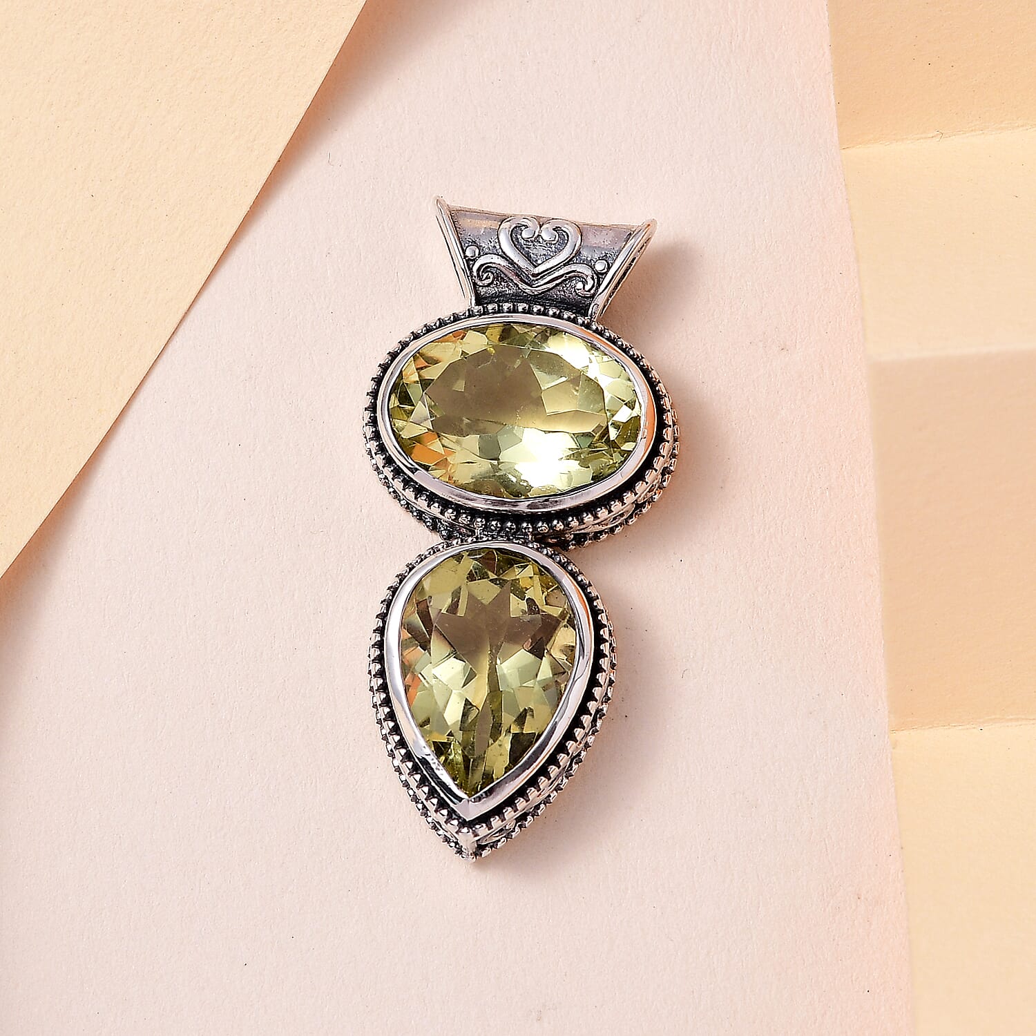 Artisan Crafted Ouro Verde Quartz Pendant in Sterling Silver 10.00 ctw