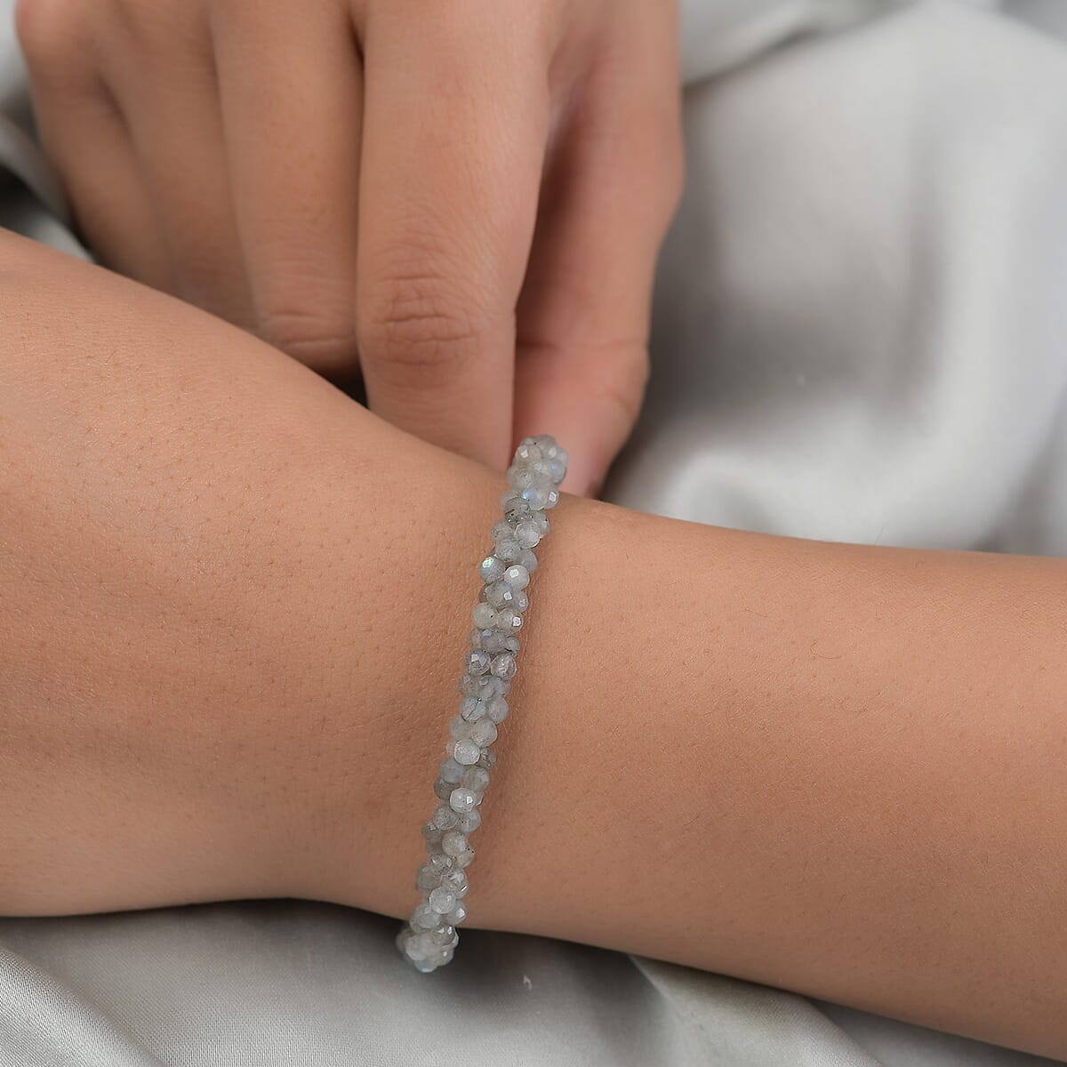 Ankur Treasure Chest Malagasy Labradorite Twisted Beaded Bracelet in Sterling Silver (7.25 In) 30.25 ctw image number 2