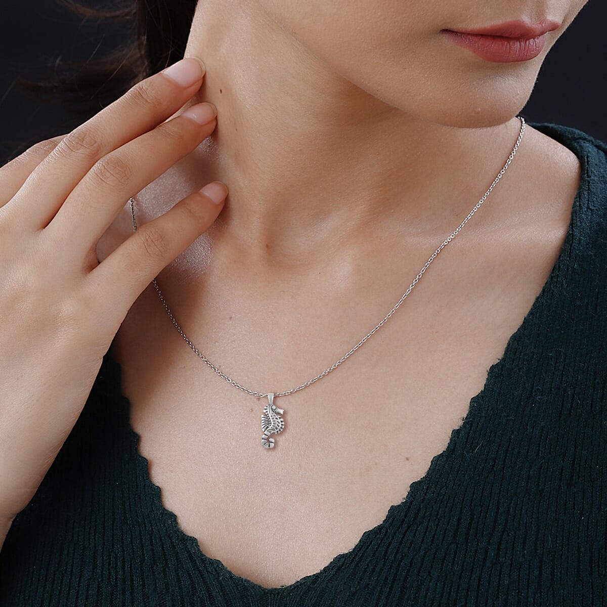 Rhodium Over Sterling Silver Seahorse Pendant Necklace 18 Inches 3.20 Grams image number 2