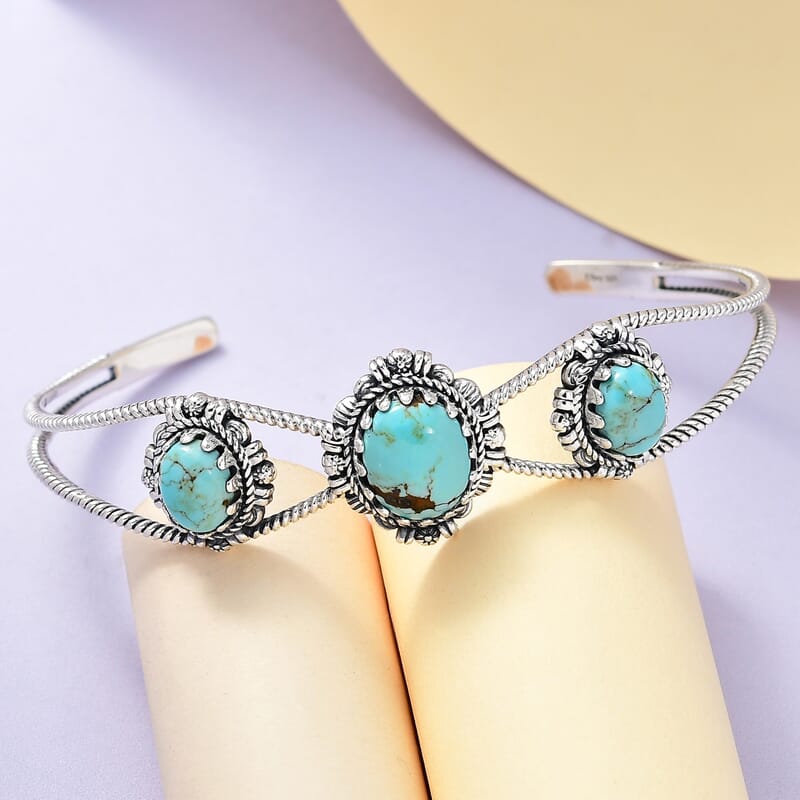 Artisan Crafted Blue Moon Turquoise Cuff Bracelet in Sterling Silver (7.25 In) 8.25 ctw