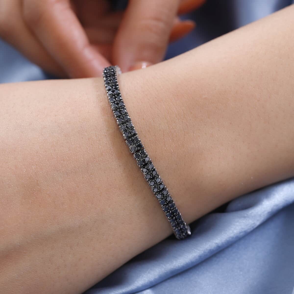 Black Diamond Double Row Tennis Bracelet in Platinum Over Sterling Silver (6.50 In) 10.70 Grams 6.00 ctw image number 2