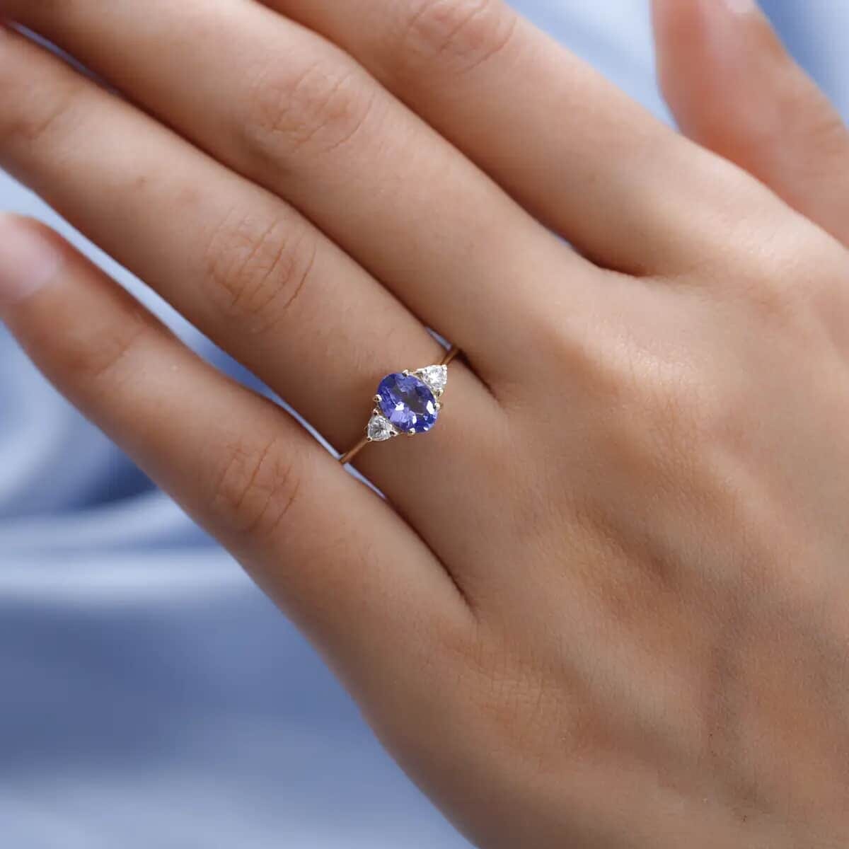 LUXORO 10K Yellow Gold AAA Tanzanite, Moissanite Trilogy Ring (Size 10.0) 1.15 ctw image number 5