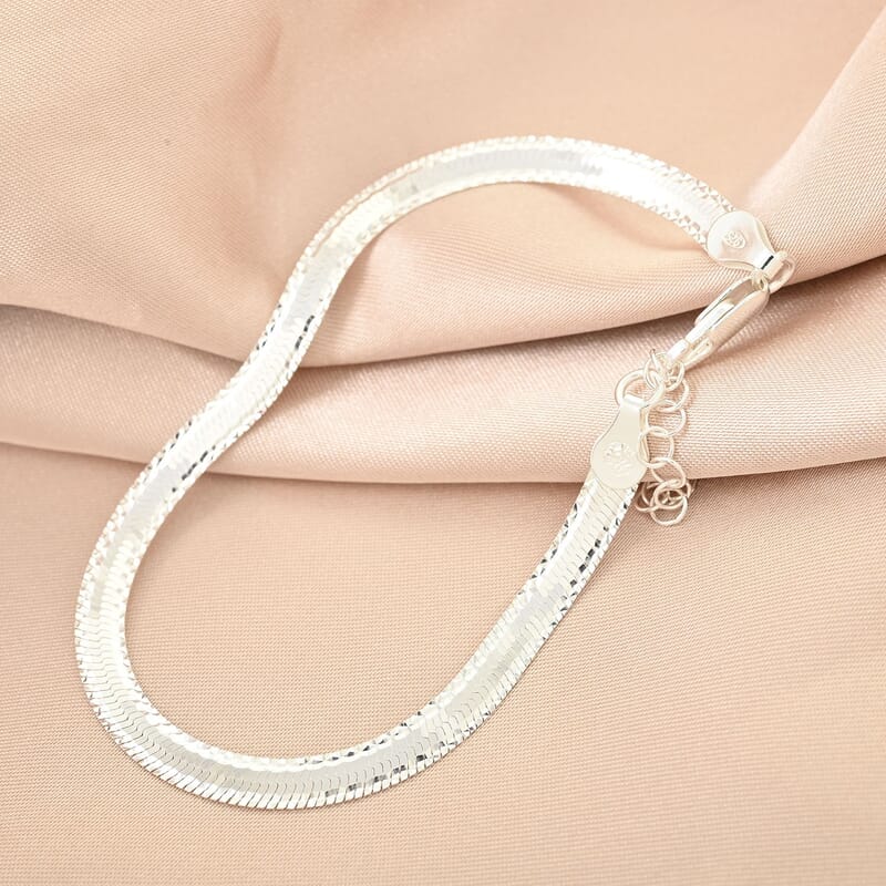 Italian Sterling Silver Herringbone Bracelet (7.0-8.5In) 4.10 Grams