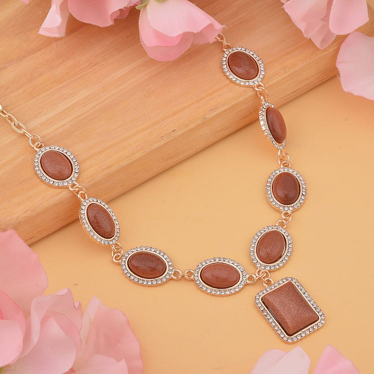 Gold Sandstone and White Austrian Crystal Necklace 18-20 Inches in Goldtone 74.50 ctw image number 1