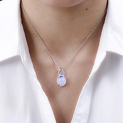 Kuisa Rainbow Moonstone Solitaire Pendant in Platinum Over Copper with Magnet 5.35 ctw