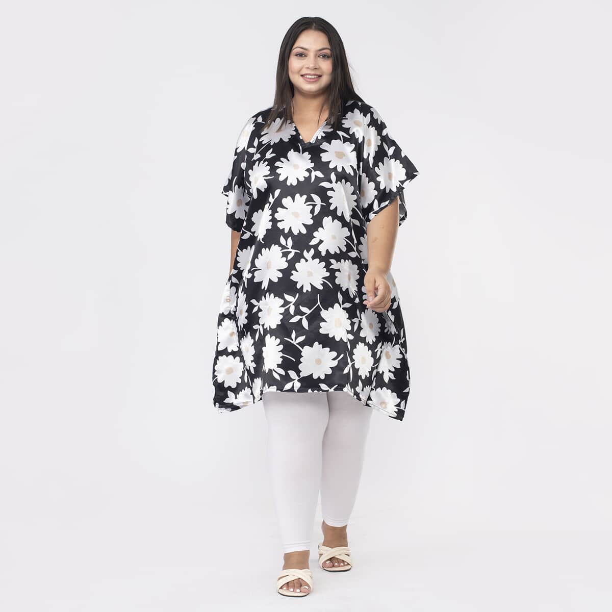 Tamsy Black and White Daisy Floral Printed Short Kaftan - One Size Fits Most image number 0